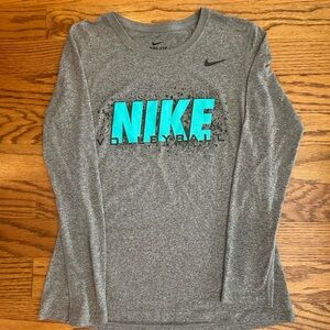 Nike Women’s Dri-FIT Long Sleeved Volleyball Shirt size Medium